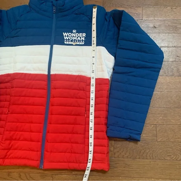 ⭐️SOLD⭐️Ventures Endurance DC Wonder Woman Run Series Puffer Jacket M w/Medal - Picture 6 of 10